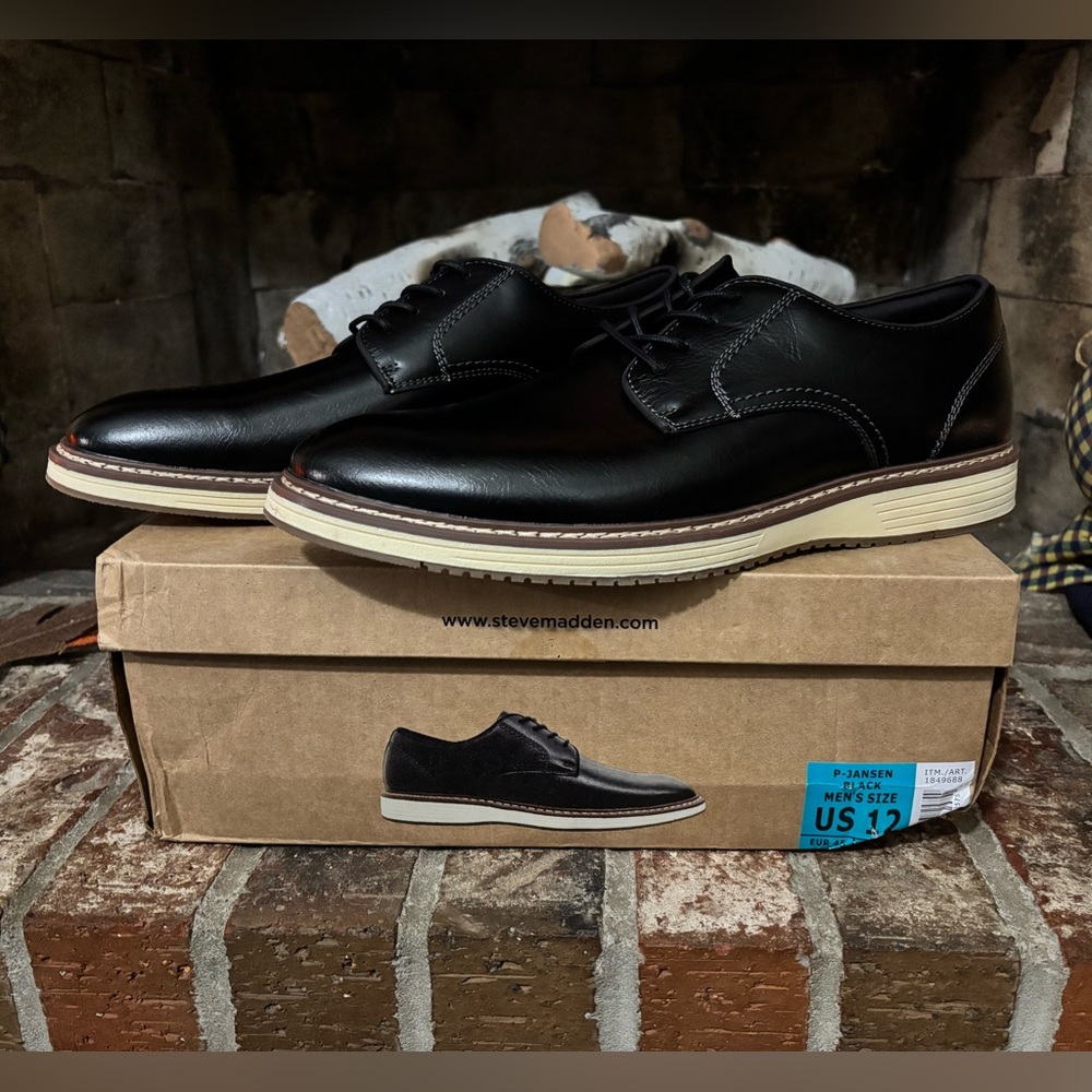 Steve Madden Black Leather Oxfords